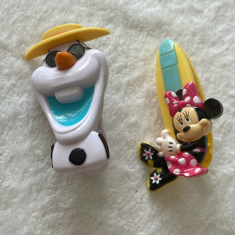 Disney - (2) towel clips